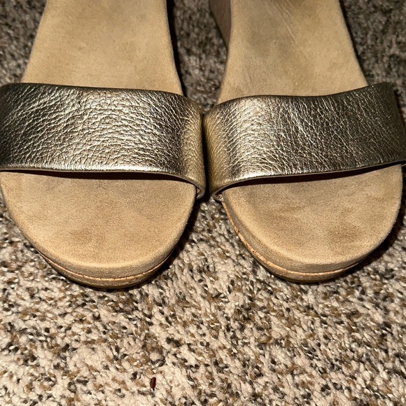 UGG Women's Metallic   Wedge Sandals - Picture 4 of 15
